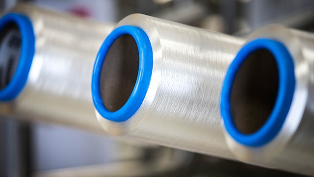Siemens and Lenzing partner for sustainability, revolutionising cycle processes with digital twins and process control.