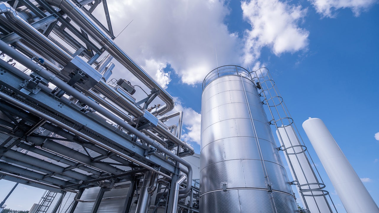 A hydrogen production plant with a large industrial facility and equipment.