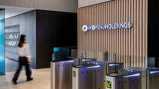 WONIK HOLDINGS building entrance