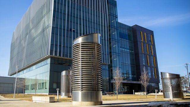 Exterior view of the University of Toronto Scarborough Campus (UTSC). (UUID:64470b97-7e85-4e28-84a4-39b396196eae)