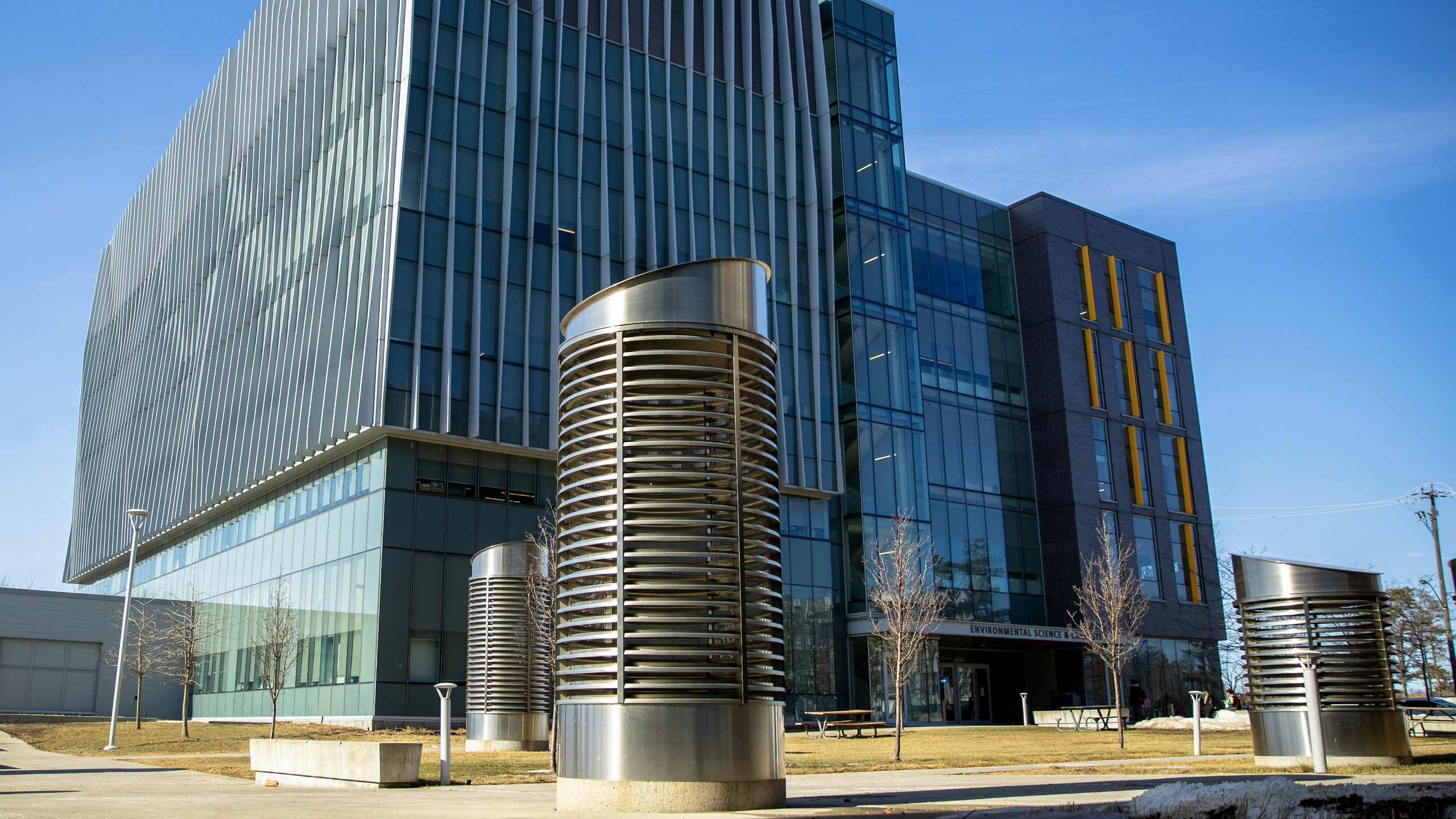 Exterior view of the University of Toronto Scarborough Campus (UTSC). (UUID:64470b97-7e85-4e28-84a4-39b396196eae)