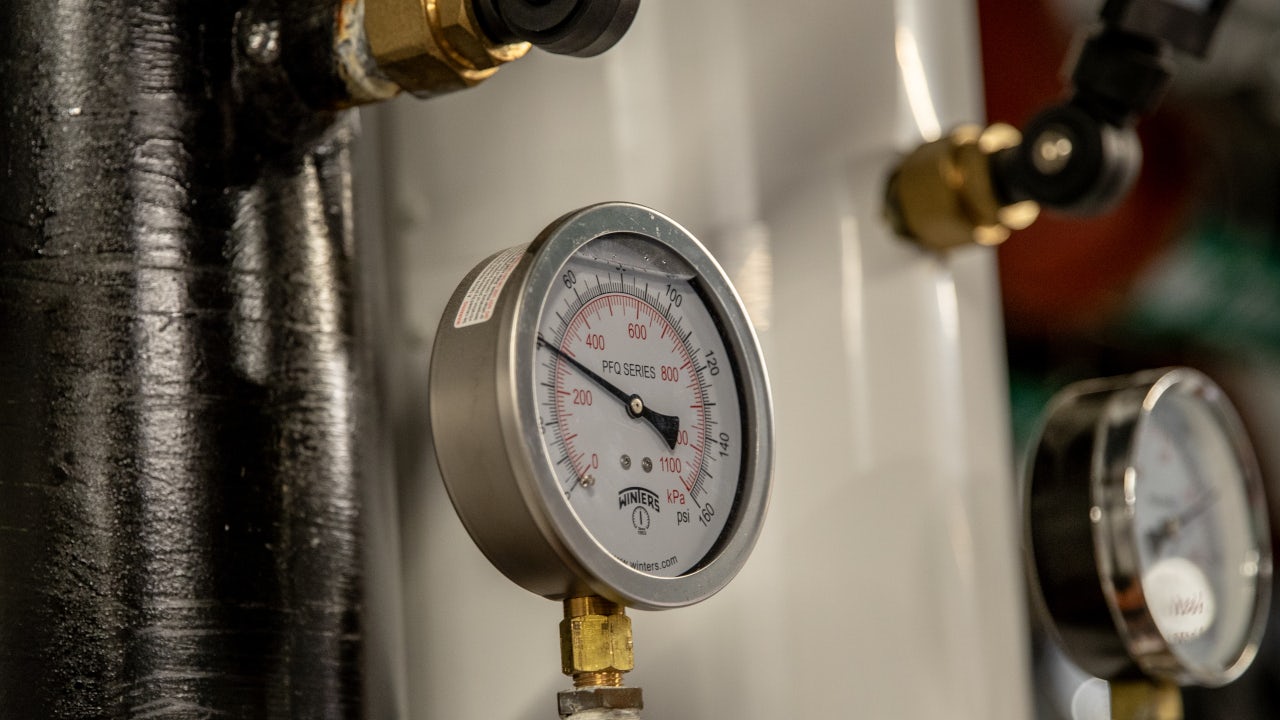 A functional testing and control system tuning showing a temperature and pressure gauge. (uuid:cb9720d6-79c2-4579-a6d1-925d979a68ed)