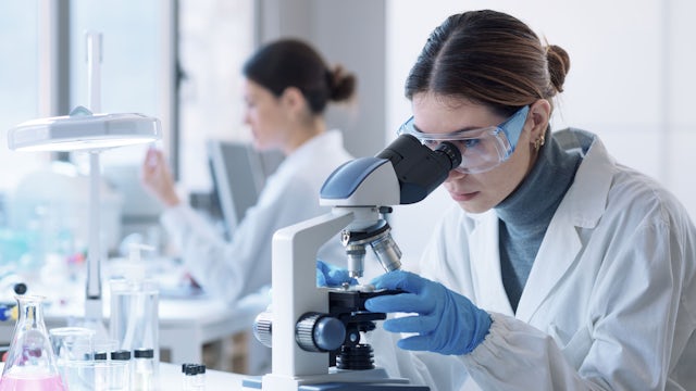 A pharmaceutical equipment validation process is being conducted in a laboratory setting.