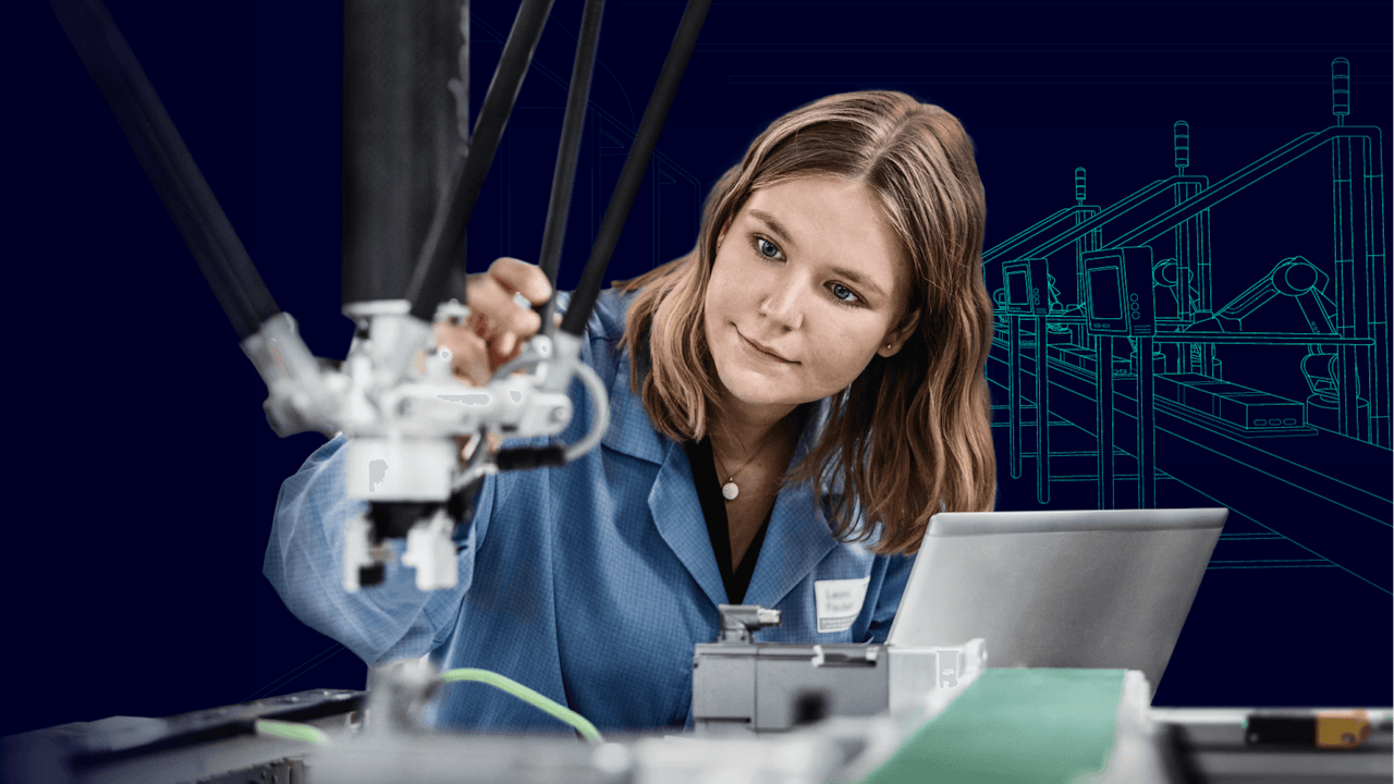 An employee checks an industrial robot.</br>